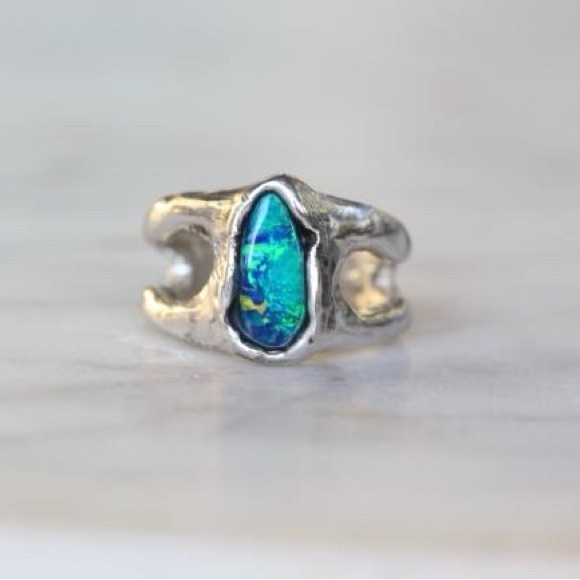 Sterling Silver and Opal Ring - Picture 9 of 11